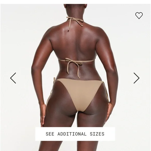 SKIMS SIGNATURE SWIM
TRIANGLE TOP - Picture 2 of 6